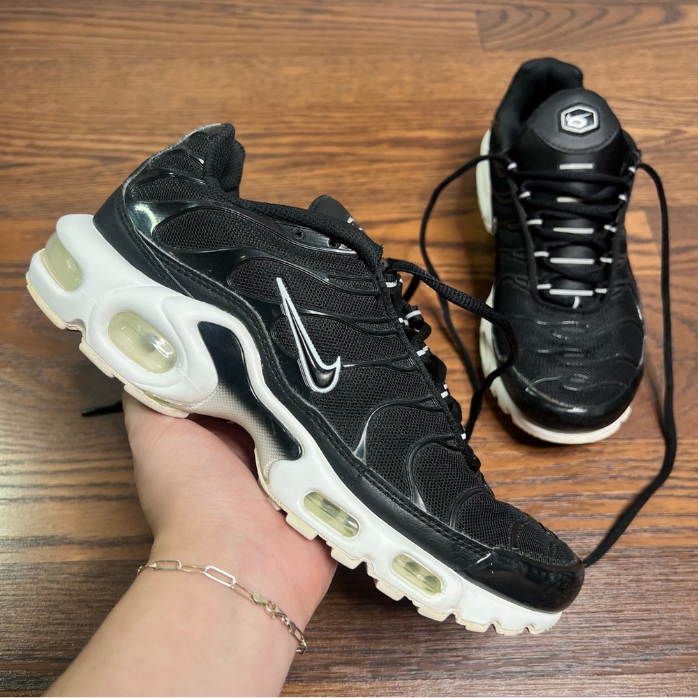 Nike Air Max Plus sneakers in the black and white colorway size Women’s 7.5